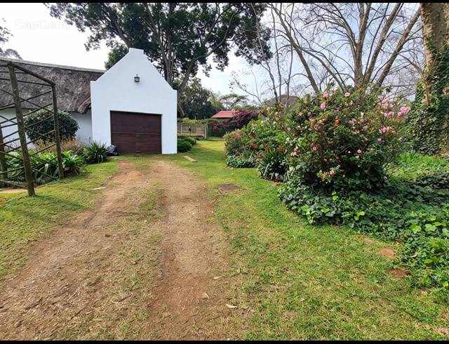 3 BEDROOM HOUSE TO LET IN HILLCREST CENTRAL